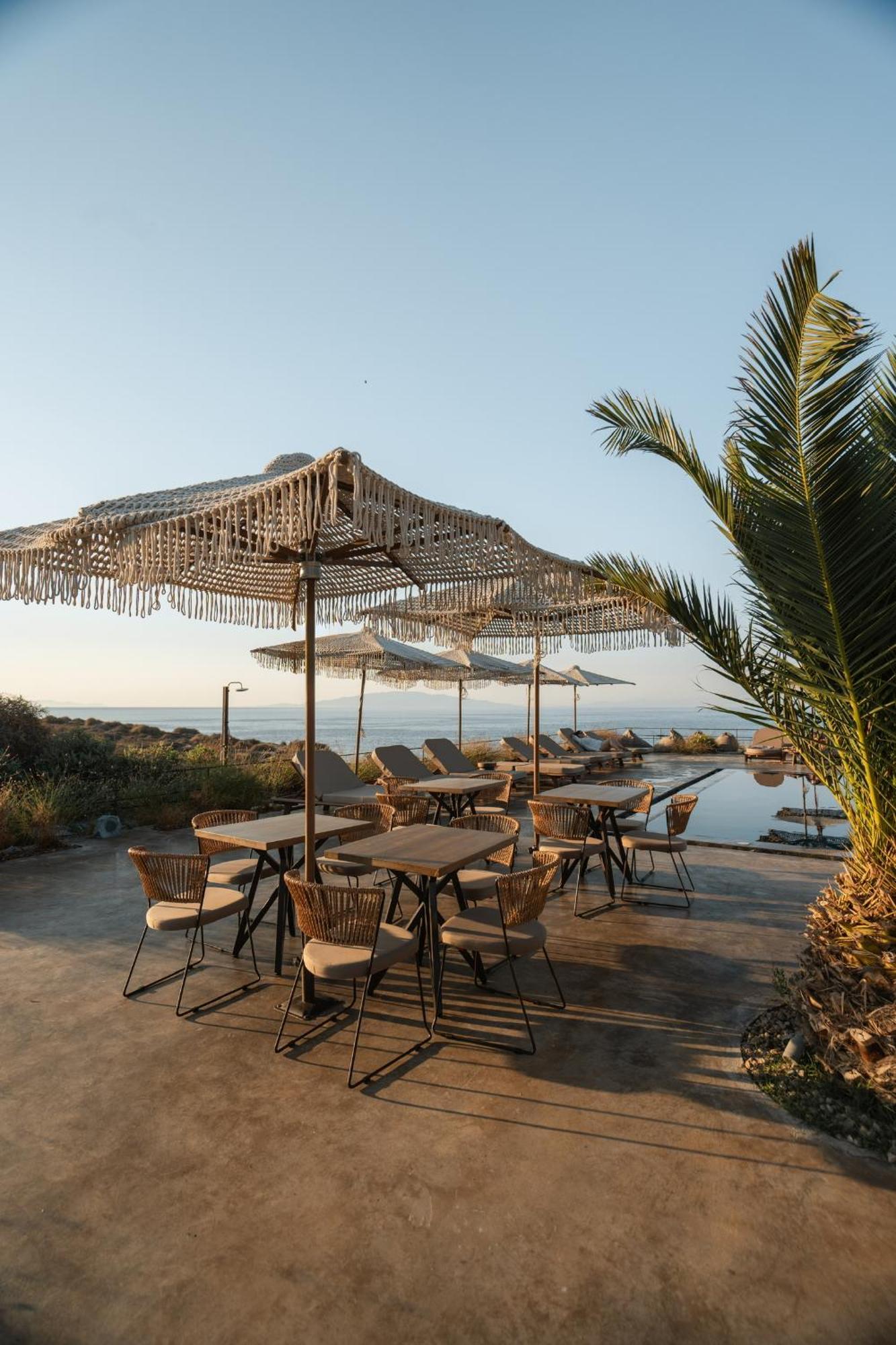 Colombos Beachfront Foinikiá Esterno foto