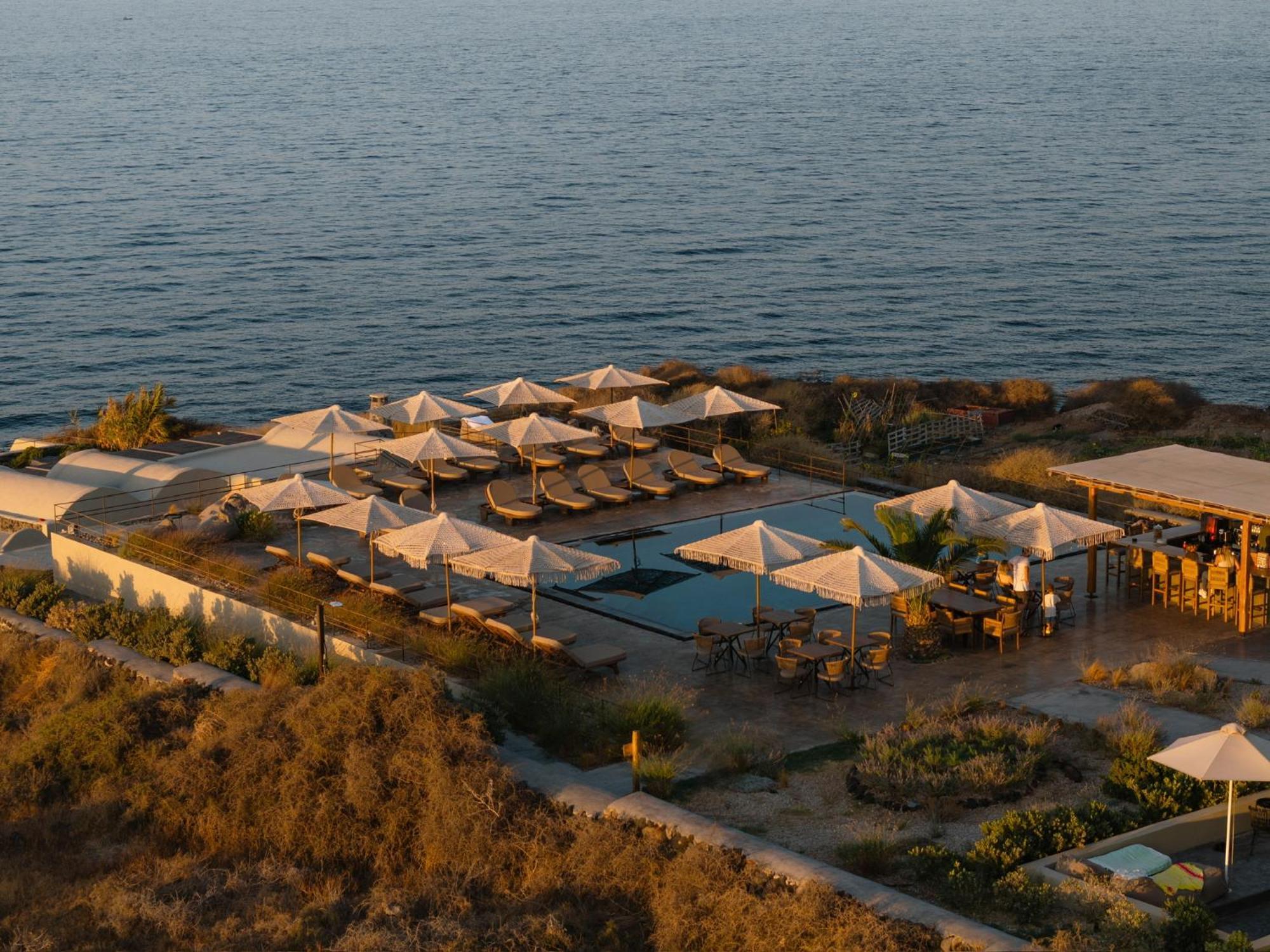Colombos Beachfront Foinikiá Esterno foto